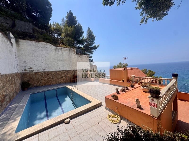 5 slaapkamer Villa te koop in Lloret de Mar met zwembad garage - € 1.395.000 (Ref: 3419865)