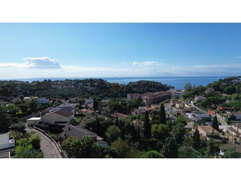 6 soveværelse Villa til salg i Lloret de Mar med swimmingpool garage - € 595.000 (Ref: 3419877)