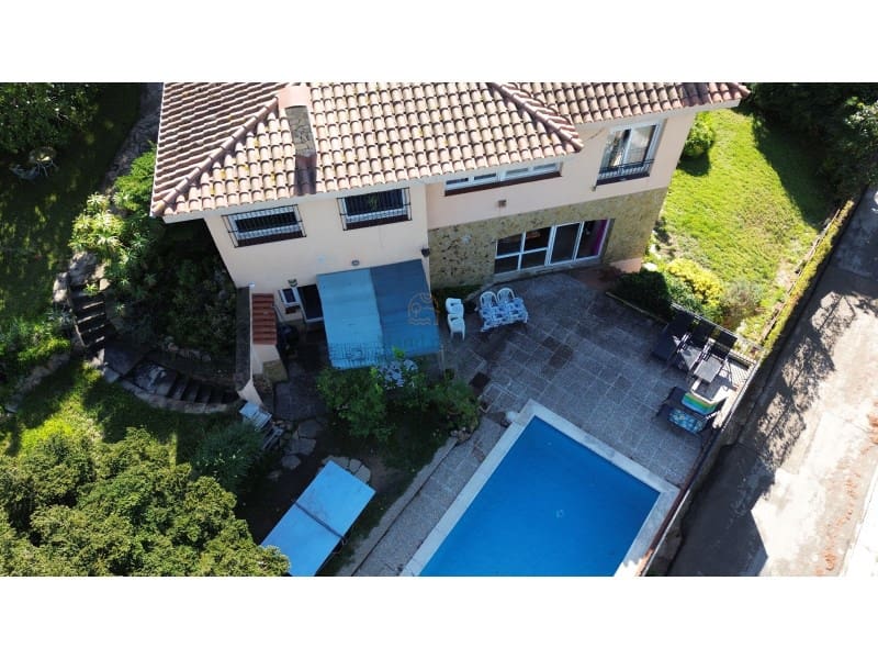 6 soveværelse Villa til salg i Lloret de Mar med swimmingpool garage - € 595.000 (Ref: 3419877)