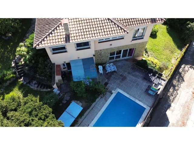 6 bedroom Villa for sale in Centre, Lloret de Mar with pool garage - € 595,000 (Ref: 3419877)