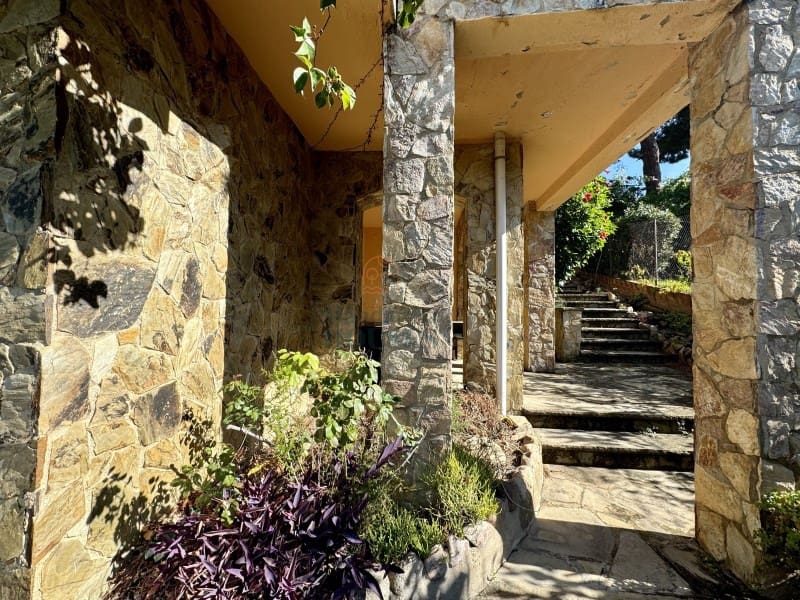 6 soveværelse Villa til salg i Lloret de Mar med swimmingpool garage - € 595.000 (Ref: 3419877)