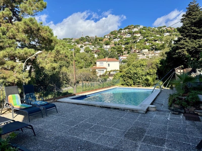 6 soveværelse Villa til salg i Lloret de Mar med swimmingpool garage - € 595.000 (Ref: 3419877)