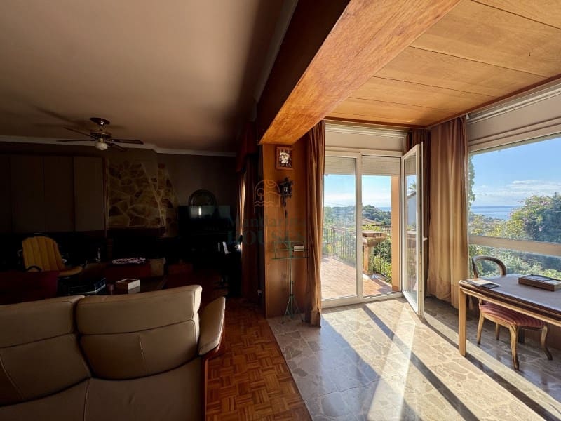 6 soveværelse Villa til salg i Lloret de Mar med swimmingpool garage - € 595.000 (Ref: 3419877)