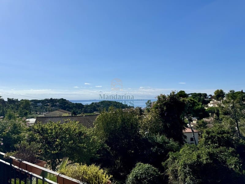 6 soveværelse Villa til salg i Lloret de Mar med swimmingpool garage - € 595.000 (Ref: 3419877)