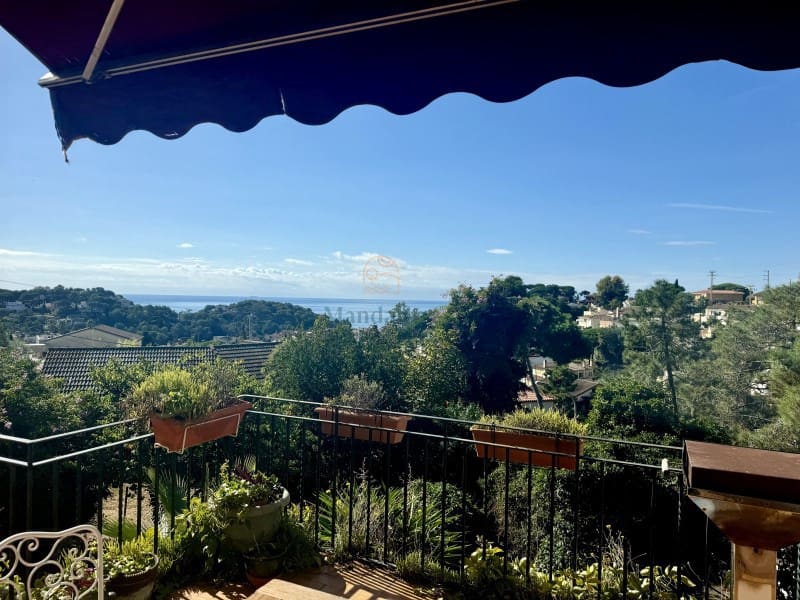 6 soveværelse Villa til salg i Lloret de Mar med swimmingpool garage - € 595.000 (Ref: 3419877)