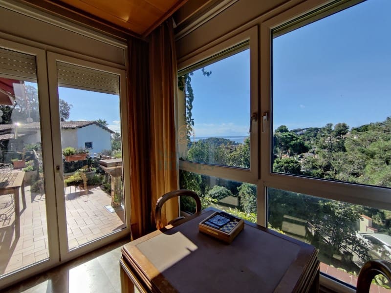 6 soveværelse Villa til salg i Lloret de Mar med swimmingpool garage - € 595.000 (Ref: 3419877)