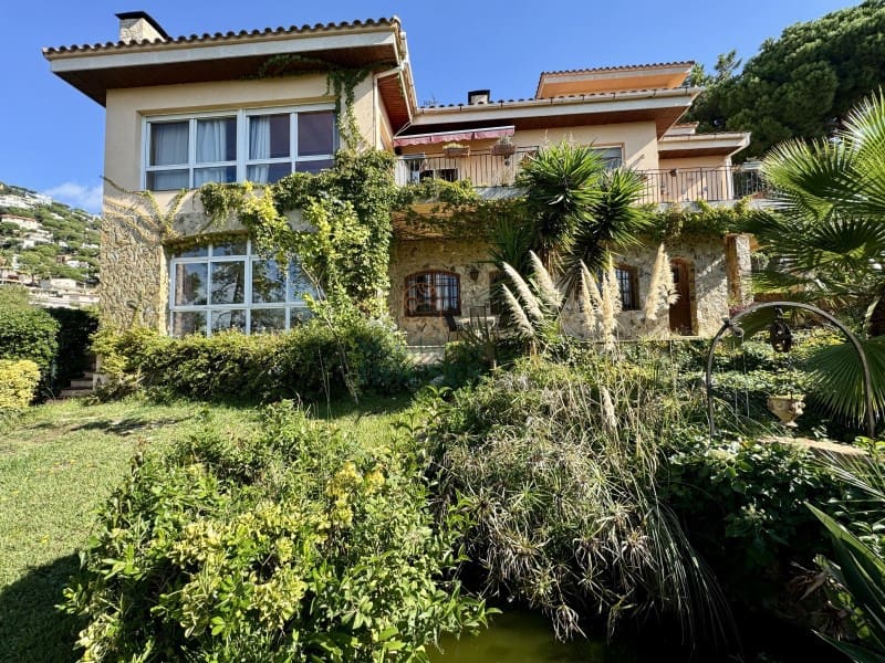 6 soveværelse Villa til salg i Lloret de Mar med swimmingpool garage - € 595.000 (Ref: 3419877)