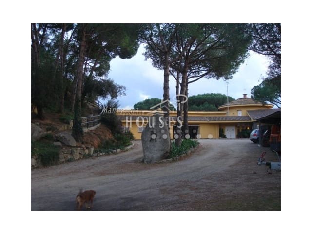 8 bedroom Finca/Country House for sale in Argentona with garage - € 3,150,000 (Ref: 3419889)