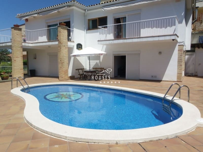 4 soveværelse Villa til salg i Tossa de Mar med swimmingpool garage - € 565.000 (Ref: 3419929)