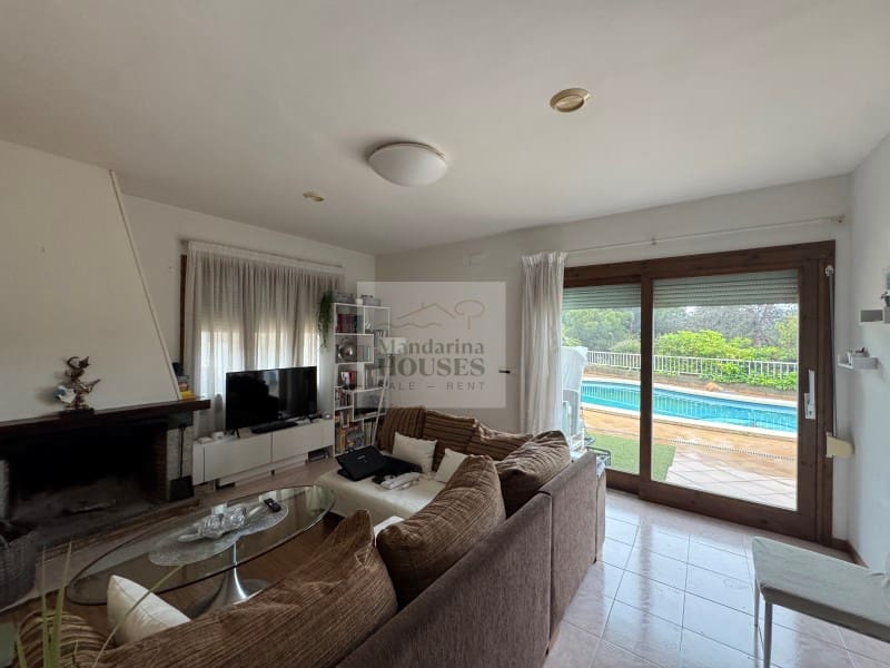 4 soveværelse Villa til salg i Tossa de Mar med swimmingpool garage - € 565.000 (Ref: 3419929)