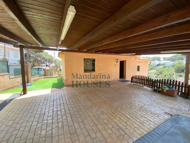 6 soveværelse Villa til salg i Centre, Lloret de Mar med swimmingpool garage - € 690.000 (Ref: 3419932)