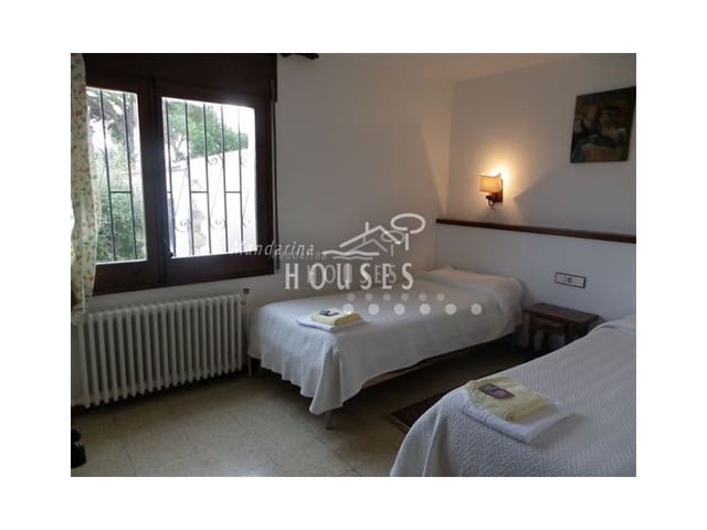 3 soveværelse Villa til salg i Canyelles, Lloret de Mar med garage - € 380.000 (Ref: 3419950)