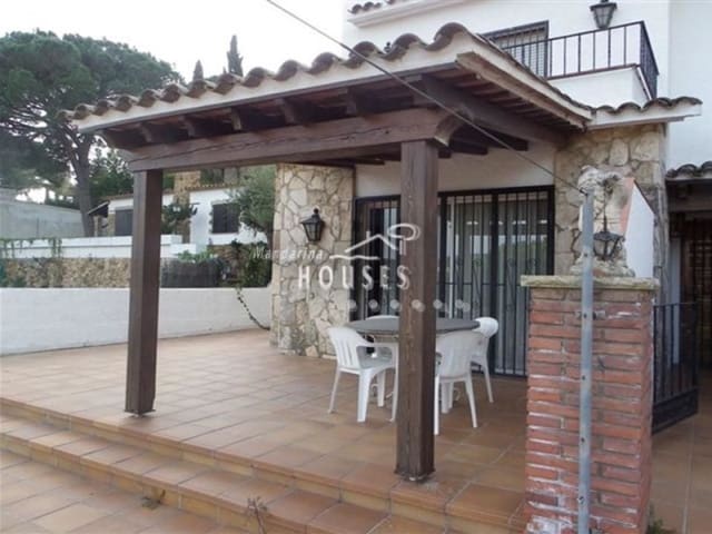 3 soveværelse Villa til salg i Canyelles, Lloret de Mar med garage - € 380.000 (Ref: 3419950)