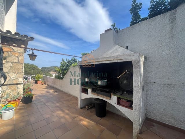 3 soveværelse Villa til salg i Canyelles, Lloret de Mar med garage - € 380.000 (Ref: 3419950)