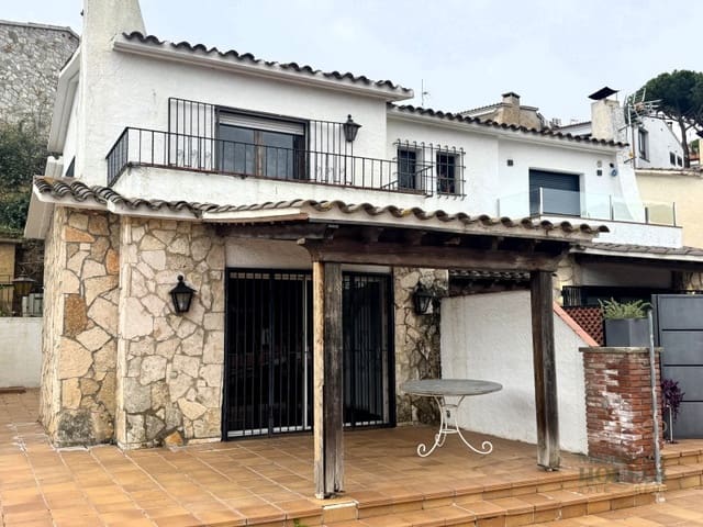 3 soveværelse Villa til salg i Canyelles, Lloret de Mar med garage - € 380.000 (Ref: 3419950)