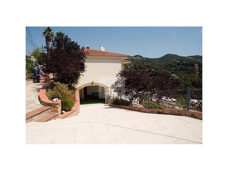 6 slaapkamer Villa te koop in Lloret de Mar met zwembad garage - € 1.250.000 (Ref: 3420009)