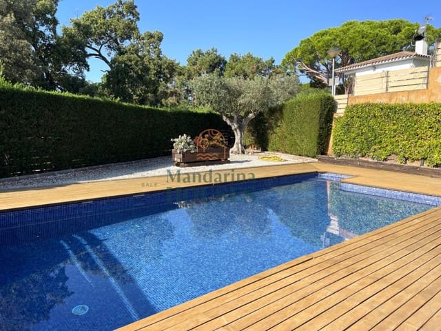 3 slaapkamer Villa te koop in Canyelles, Lloret de Mar met zwembad garage - € 950.000 (Ref: 3420031)