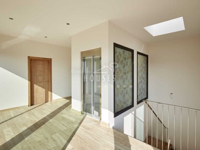 4 slaapkamer Villa te koop in Canyelles, Lloret de Mar met zwembad garage - € 1.900.000 (Ref: 3420040)