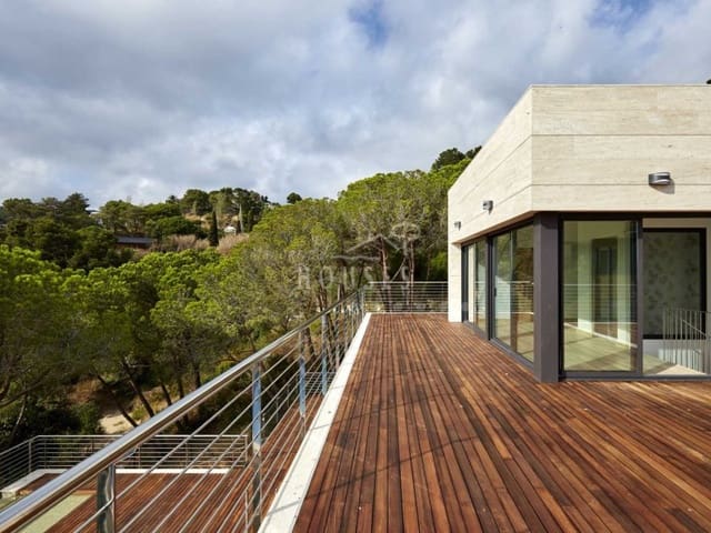 4 slaapkamer Villa te koop in Canyelles, Lloret de Mar met zwembad garage - € 1.900.000 (Ref: 3420040)