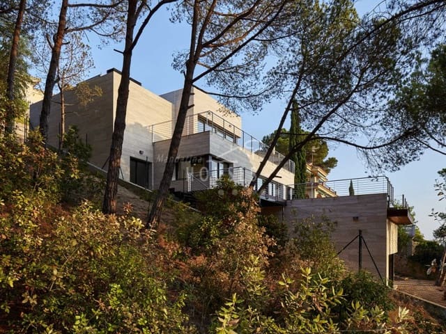 4 slaapkamer Villa te koop in Canyelles, Lloret de Mar met zwembad garage - € 1.900.000 (Ref: 3420040)