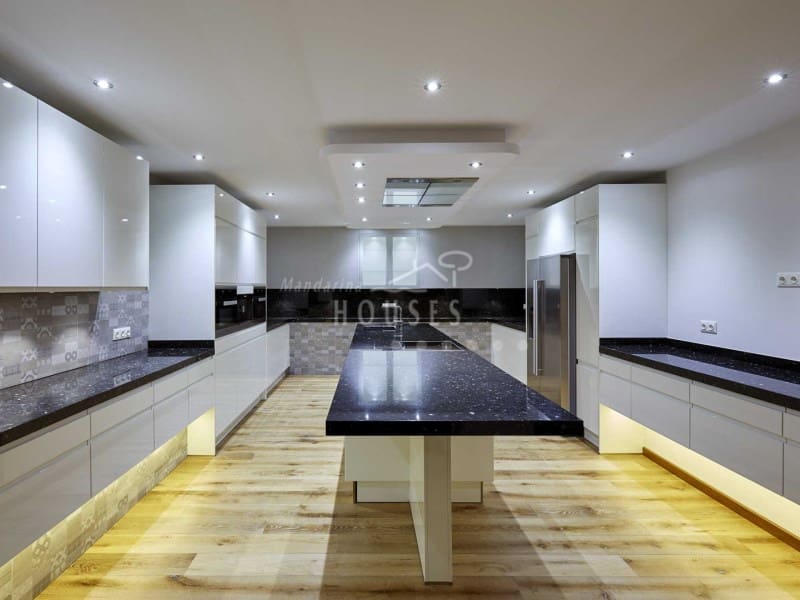 4 quarto Moradia para venda em Lloret de Mar com piscina garagem - 1 900 000 € (Ref: 3420040)