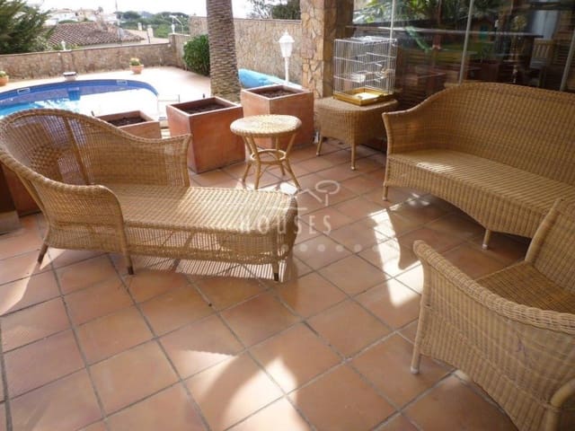 6 bedroom Villa for sale in Platja d'Aro, Castell-Platja d'Aro - € 850,000 (Ref: 4591849)