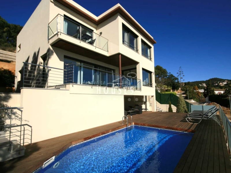 4 sypialnia Willa na sprzedaż w Lloret de Mar z basenem garażem - 1 900 000 € (Ref: 4591931)