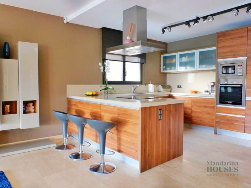 4 sypialnia Willa na sprzedaż w Lloret de Mar z basenem garażem - 1 900 000 € (Ref: 4591931)