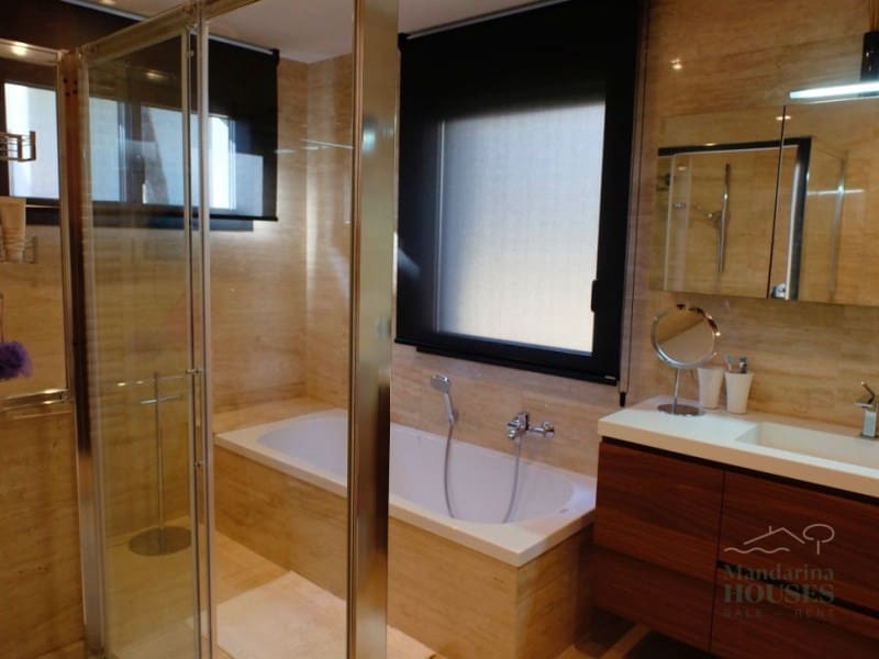 4 sypialnia Willa na sprzedaż w Lloret de Mar z basenem garażem - 1 900 000 € (Ref: 4591931)