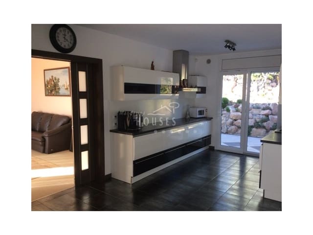 4 soverom Villa til salgs i Roca Grossa, Lloret de Mar med garasje - € 795 000 (Ref: 4591935)