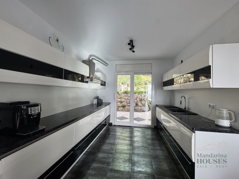 4 soveværelse Villa til salg i Lloret de Mar med garage - € 795.000 (Ref: 4591935)