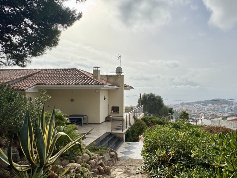 4 soveværelse Villa til salg i Lloret de Mar med garage - € 795.000 (Ref: 4591935)