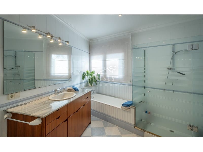 5 soveværelse Villa til salg i Lloret de Mar med swimmingpool garage - € 1.420.000 (Ref: 4591946)