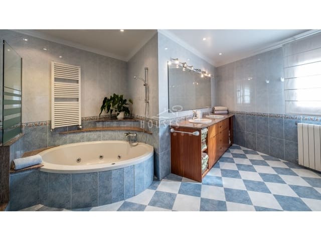 5 soveværelse Villa til salg i Roca Grossa, Lloret de Mar med swimmingpool garage - € 1.420.000 (Ref: 4591946)