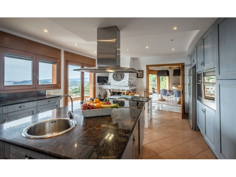 5 soveværelse Villa til salg i Lloret de Mar med swimmingpool garage - € 1.420.000 (Ref: 4591946)