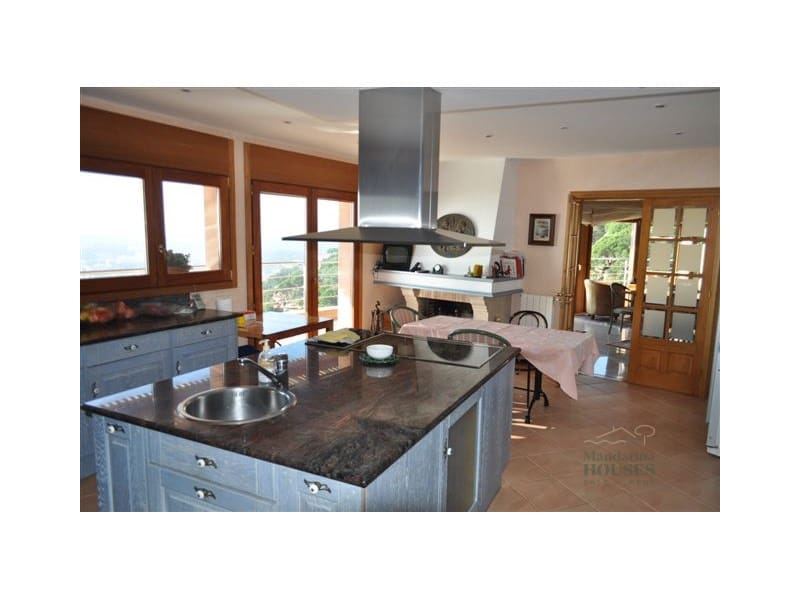 5 soveværelse Villa til salg i Lloret de Mar med swimmingpool garage - € 1.420.000 (Ref: 4591946)