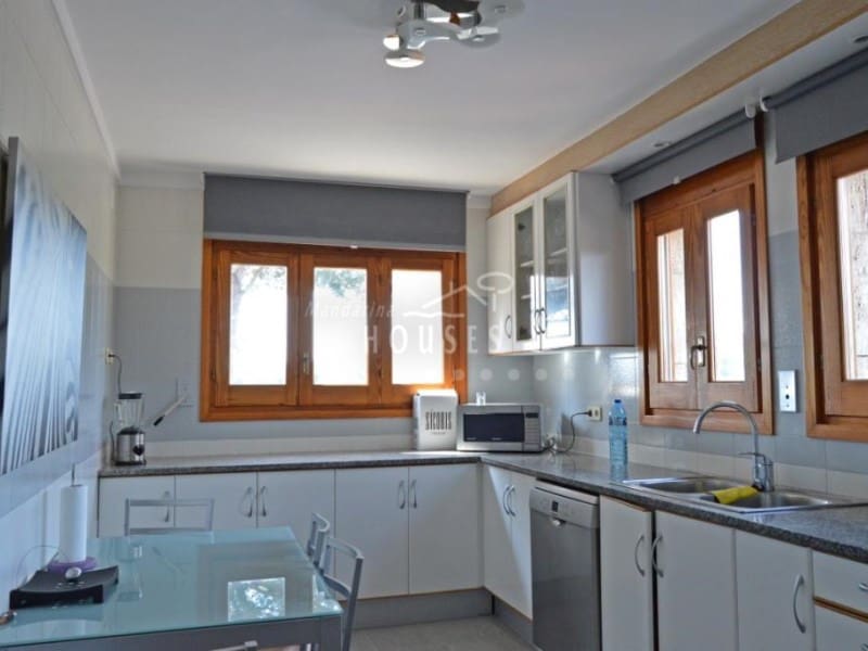 4 bedroom Villa for sale in Lloret de Mar with pool - € 731,745 (Ref: 5205631)