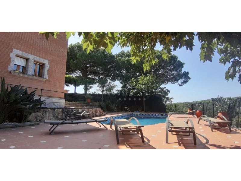 4 bedroom Villa for sale in Lloret de Mar with pool - € 731,745 (Ref: 5205631)