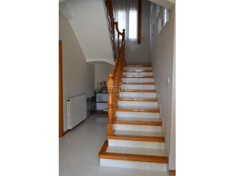 4 bedroom Villa for sale in Lloret de Mar with pool - € 731,745 (Ref: 5205631)