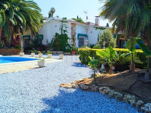 4 slaapkamer Villa te koop in Canyelles, Lloret de Mar met garage - € 750.000 (Ref: 5360244)