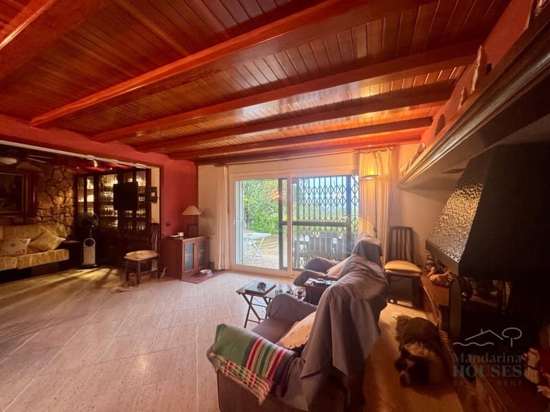 4 bedroom Villa for sale in Lloret de Mar with garage - € 650,000 (Ref: 5360244)