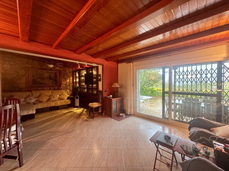 4 bedroom Villa for sale in Lloret de Mar with garage - € 650,000 (Ref: 5360244)