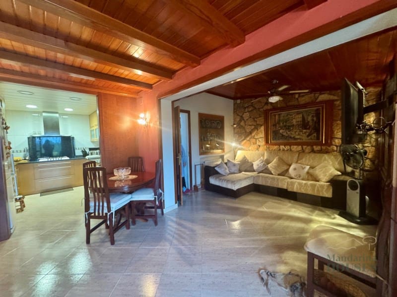 4 bedroom Villa for sale in Lloret de Mar with garage - € 650,000 (Ref: 5360244)