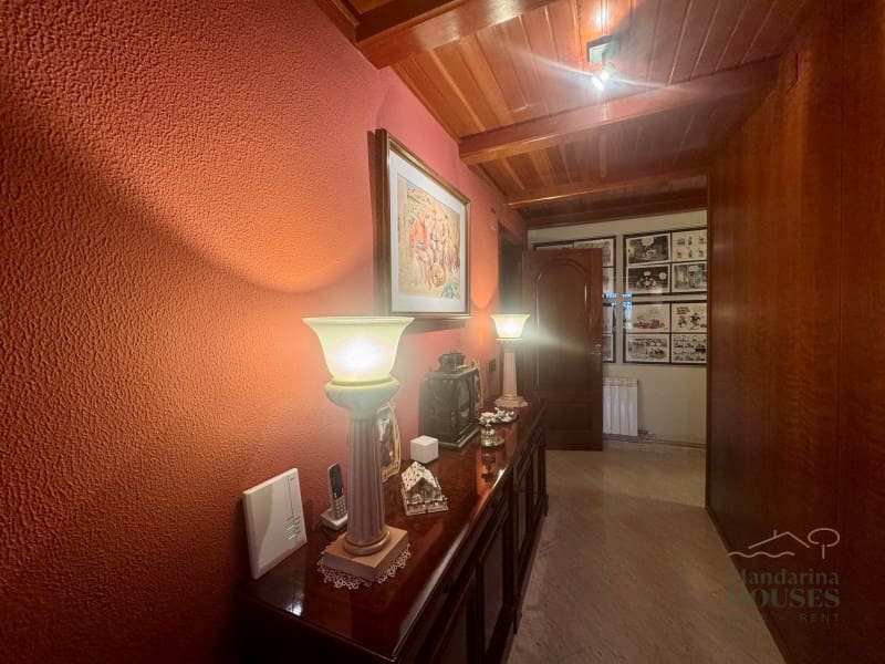 4 bedroom Villa for sale in Lloret de Mar with garage - € 650,000 (Ref: 5360244)