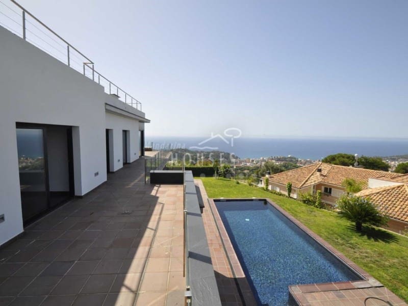 4 soverom Villa til salgs i Lloret de Mar med svømmebasseng garasje - € 1 500 000 (Ref: 6685481)