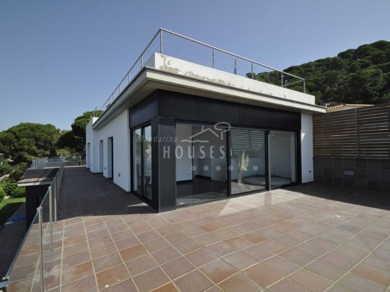 4 soverom Villa til salgs i Lloret de Mar med svømmebasseng garasje - € 1 500 000 (Ref: 6685481)