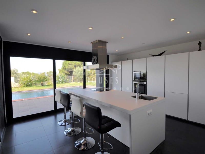 4 soverom Villa til salgs i Lloret de Mar med svømmebasseng garasje - € 1 500 000 (Ref: 6685481)