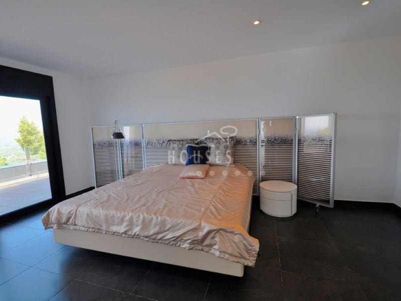 4 soverom Villa til salgs i Lloret de Mar med svømmebasseng garasje - € 1 500 000 (Ref: 6685481)