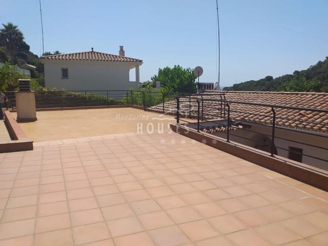 5 bedroom Villa for sale in Tossa de Mar with garage - € 510,000 (Ref: 6829584)