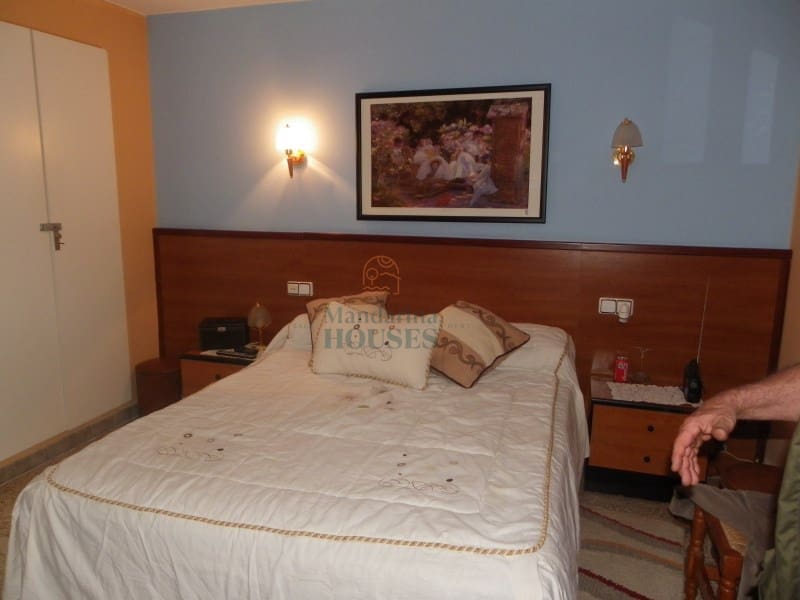 6 quarto Moradia para venda em Tossa de Mar com piscina garagem - 670 000 € (Ref: 6880767)